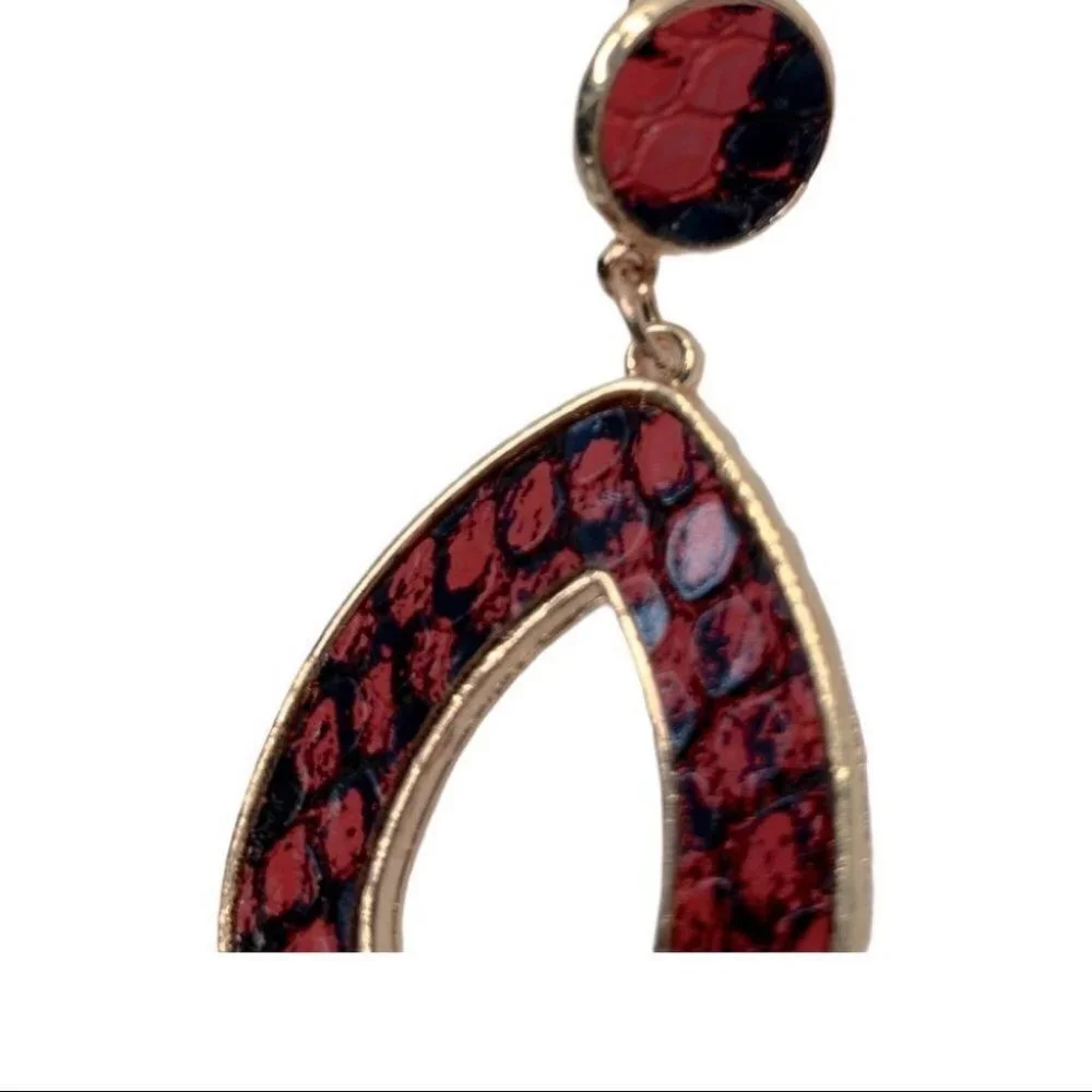 STAMKI gold tone